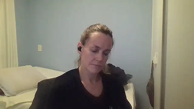 Snapshot of Annylove1 chatting on 18, 10, 2025 Annylove1 online show from 18, 10, 2025