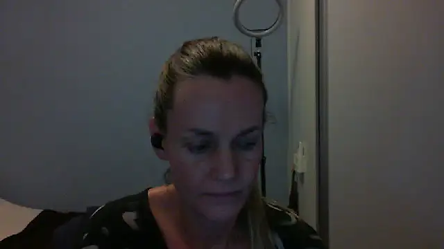 Snapshot of Annylove1 chatting on 6, 11, 2025 Annylove1 online show from 6, 11, 2025