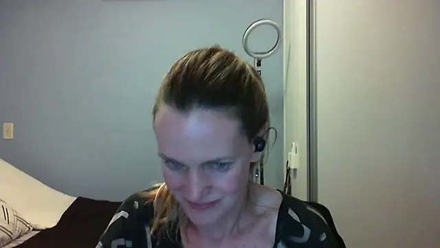 Snapshot of Annylove1 chatting on 9, 11, 2025 Annylove1 online show from 9, 11, 2025