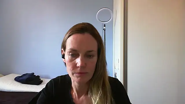 Snapshot of Annylove1 chatting on 12, 11, 2025 Annylove1 online show from 12, 11, 2025