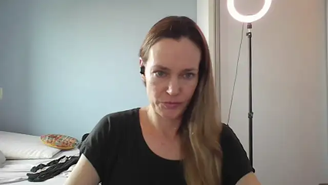 Snapshot of Annylove1 chatting on 16, 12, 2025 Annylove1 online show from 16, 12, 2025