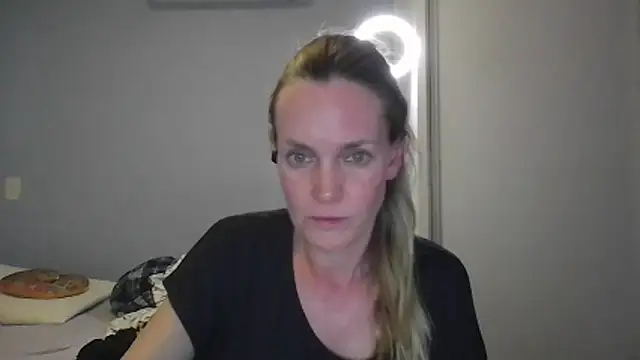 Snapshot of Annylove1 chatting on 19, 12, 2025 Annylove1 online show from 19, 12, 2025