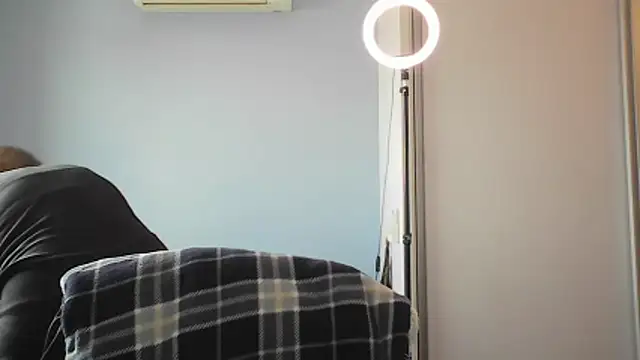 Snapshot of Annylove1 chatting on 20, 12, 2025 Annylove1 online show from 20, 12, 2025