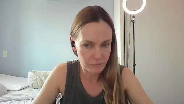 Snapshot of Annylove1 chatting on 22, 12, 2025 Annylove1 online show from 22, 12, 2025