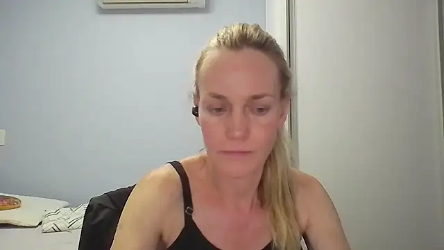 Snapshot of Annylove1 chatting on 8, 1, 2026 Annylove1 online show from 8, 1, 2026