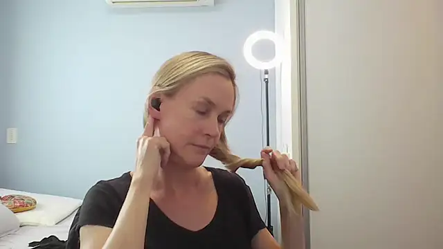 Snapshot of Annylove1 chatting on 8, 1, 2026 Annylove1 online show from 8, 1, 2026