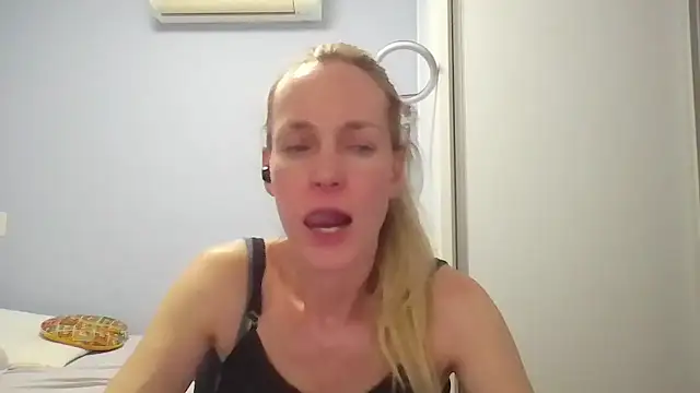 Snapshot of Annylove1 chatting on 14, 1, 2026 Annylove1 online show from 14, 1, 2026