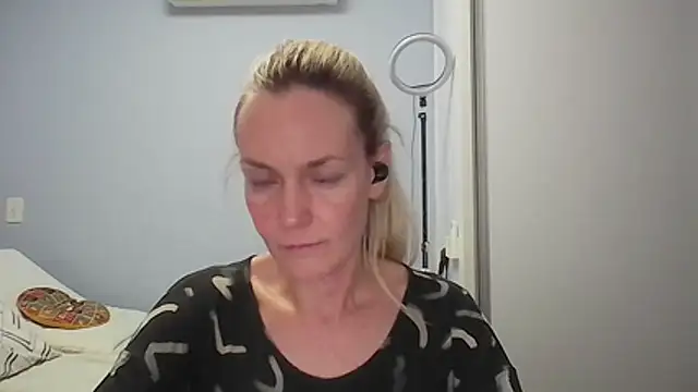 Snapshot of Annylove1 chatting on 8, 2, 2026 Annylove1 online show from 8, 2, 2026