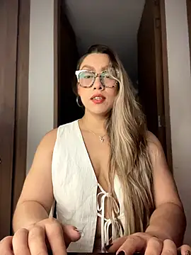 Snapshot of Im_sophiie chatting on 21, 4, 2026 Im sophiie online show from 21, 4, 2026