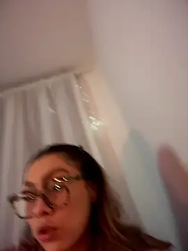 Snapshot of Im_sophiie chatting on 28, 4, 2026 Im sophiie online show from 28, 4, 2026