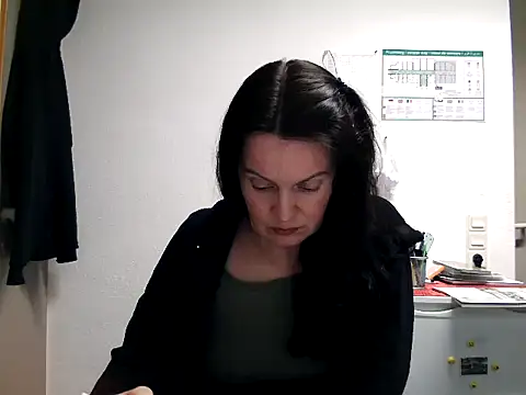 LoveNBloom online show from 6, 4, 2026