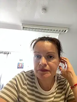 Snapshot of LoveNBloom chatting on 2, 6, 2026 LoveNBloom online show from 2, 6, 2026