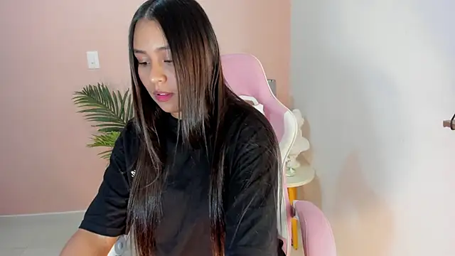 Snapshot of Ciara8 chatting on 4, 10, 2025 Ciara8 online show from 4, 10, 2025