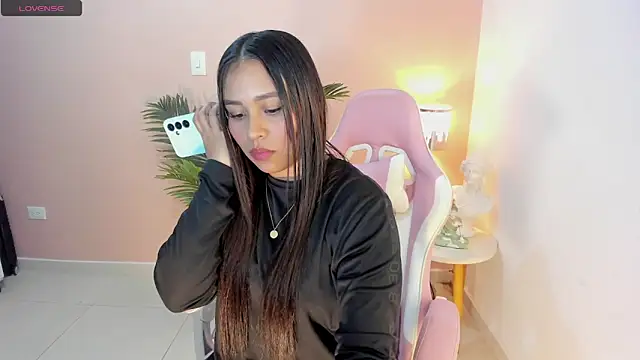 Snapshot of Ciara8 chatting on 17, 10, 2025 Ciara8 online show from 17, 10, 2025