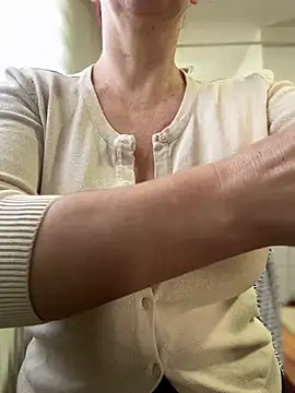 Snapshot of sweetmystery1 chatting on 8, 3, 2026 sweetmystery1 online show from 8, 3, 2026