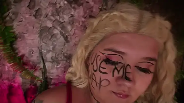 Laura takint online show from 12, 12, 2024