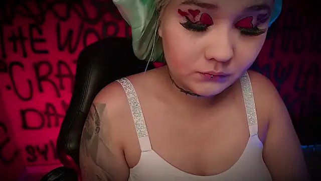 Laura takint online show from 14, 2, 2025