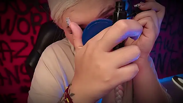 Laura takint online show from 15, 2, 2025