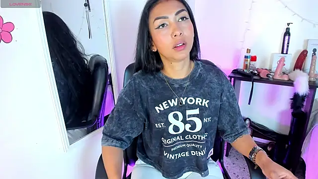 Snapshot of Tracy_lambo chatting on 19, 12, 2025 Tracy lambo online show from 19, 12, 2025