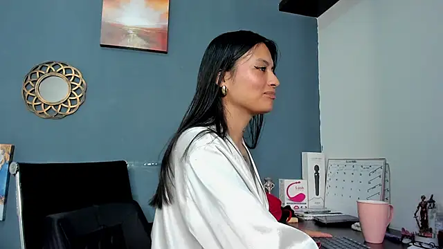nia  white online show from 17, 12, 2024