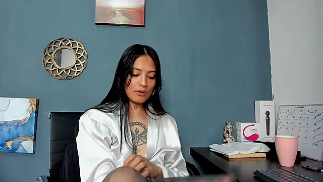 nia  white online show from 27, 12, 2024