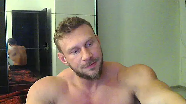 Snapshot of muscularkevin chatting on 3, 12, 2024 muscularkevin online show from 3, 12, 2024