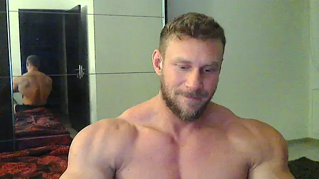 Snapshot of muscularkevin chatting on 4, 12, 2024 muscularkevin online show from 4, 12, 2024