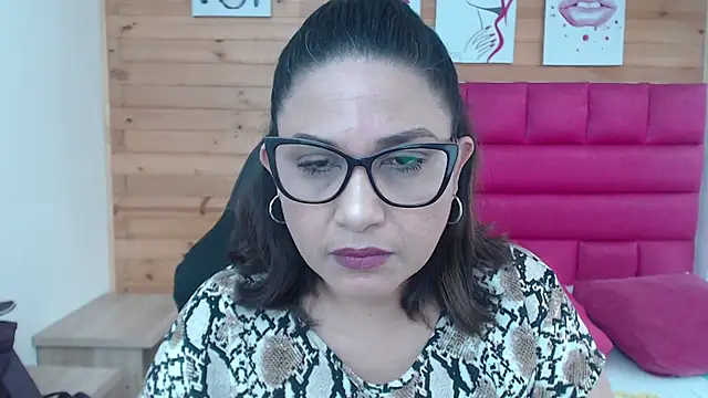 Snapshot of Katha_Marck chatting on 5, 12, 2024 Katha Marck online show from 5, 12, 2024
