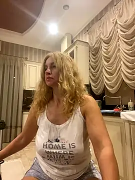 Snapshot of Amazoniiaa chatting on 15, 9, 2025 Amazoniiaa online show from 15, 9, 2025