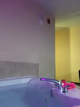 Snapshot of Hotredheadandtoungelasher chatting on 21, 10, 2025 Hotredheadandtoungelasher online show from 21, 10, 2025