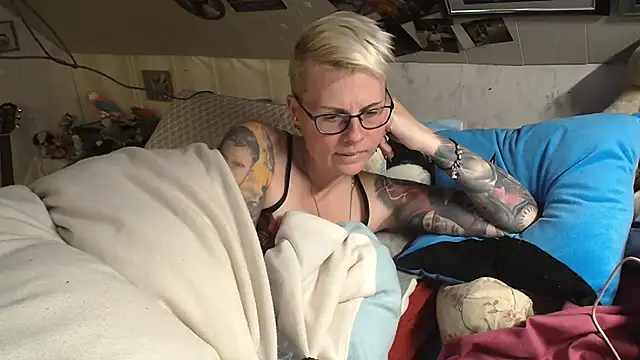 Snapshot of MaryG chatting on 3, 12, 2024 MaryG online show from 3, 12, 2024