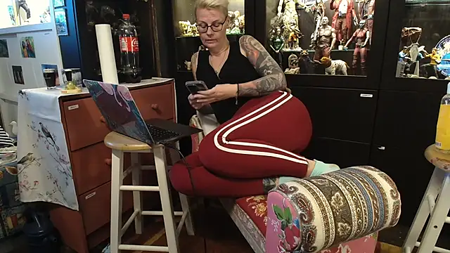 Snapshot of MaryG chatting on 9, 1, 2025 MaryG online show from 9, 1, 2025