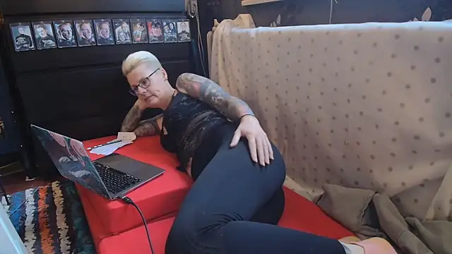 Snapshot of MaryG chatting on 16, 1, 2025 MaryG online show from 16, 1, 2025