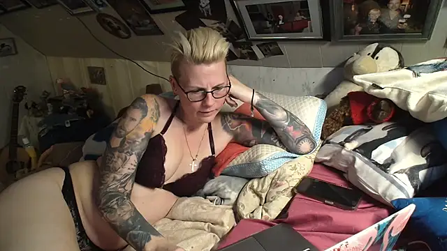 Snapshot of MaryG chatting on 23, 1, 2025 MaryG online show from 23, 1, 2025