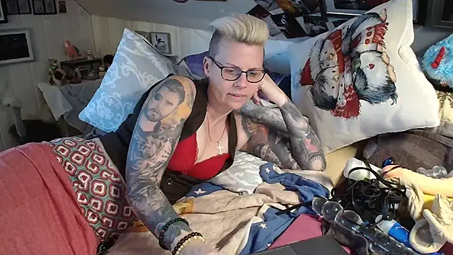 Snapshot of MaryG chatting on 24, 2, 2025 MaryG online show from 24, 2, 2025