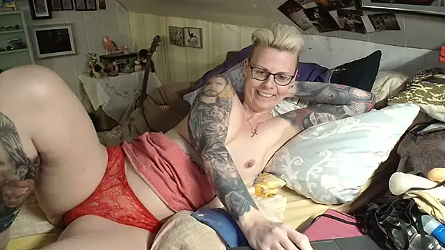 Snapshot of MaryG chatting on 24, 2, 2025 MaryG online show from 24, 2, 2025