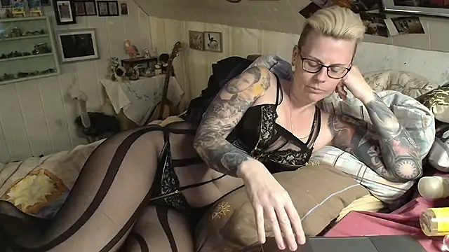 Snapshot of MaryG chatting on 27, 2, 2025 MaryG online show from 27, 2, 2025