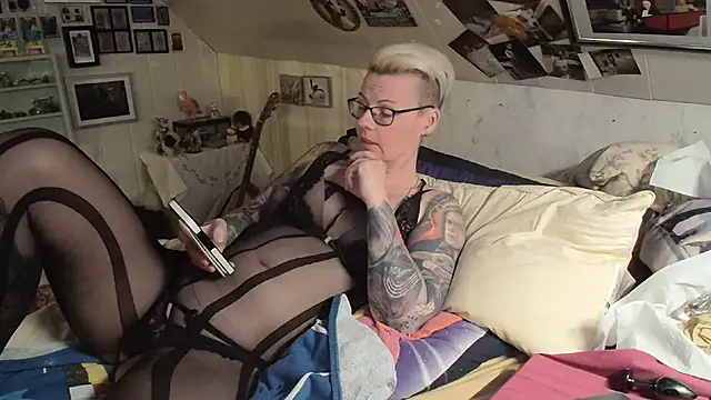 Snapshot of MaryG chatting on 2, 3, 2025 MaryG online show from 2, 3, 2025