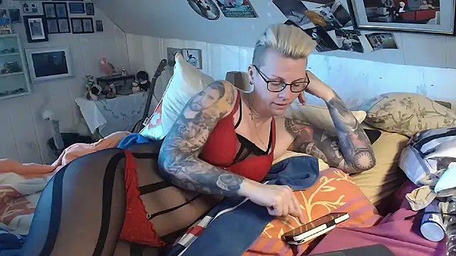 Snapshot of MaryG chatting on 3, 3, 2025 MaryG online show from 3, 3, 2025