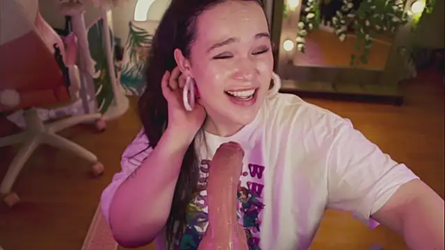 Snapshot of Chery_Lady22 chatting on 5, 3, 2025 Chery Lady22 online show from 5, 3, 2025