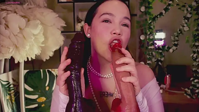 Snapshot of Chery_Lady22 chatting on 15, 3, 2025 Chery Lady22 online show from 15, 3, 2025