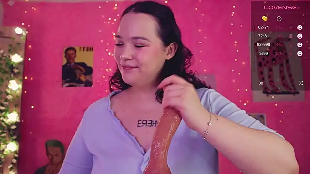 Snapshot of Chery_Lady22 chatting on 22, 12, 2025 Chery Lady22 online show from 22, 12, 2025