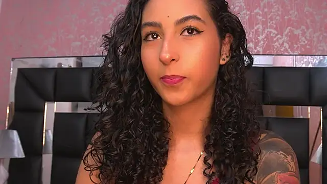 Snapshot of agatha_collins_ chatting on 24, 1, 2025 agatha collins  online show from 24, 1, 2025