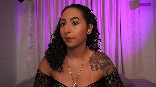 Snapshot of agatha_collins_ chatting on 19, 9, 2025 agatha collins  online show from 19, 9, 2025