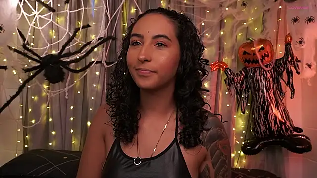 Snapshot of agatha_collins_ chatting on 7, 10, 2025 agatha collins  online show from 7, 10, 2025
