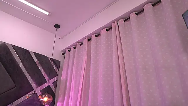 Snapshot of violeta_aroca chatting on 10, 10, 2025 violeta aroca online show from 10, 10, 2025