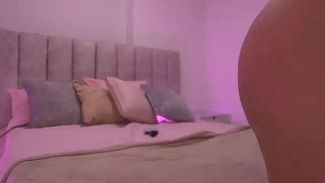 Snapshot of violeta_aroca chatting on 6, 11, 2025 violeta aroca online show from 6, 11, 2025