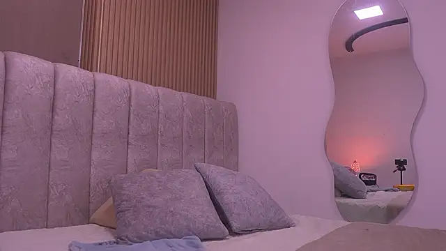 Snapshot of violeta_aroca chatting on 12, 3, 2026 violeta aroca online show from 12, 3, 2026