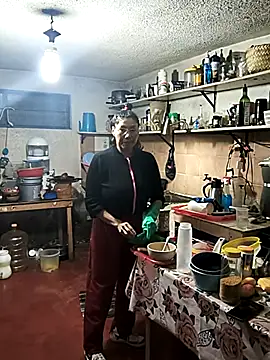 LaInsaciableIntensa online show from 1, 2, 2026