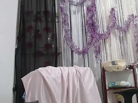Snapshot of heyline_milf chatting on 5, 12, 2024 heyline milf online show from 5, 12, 2024